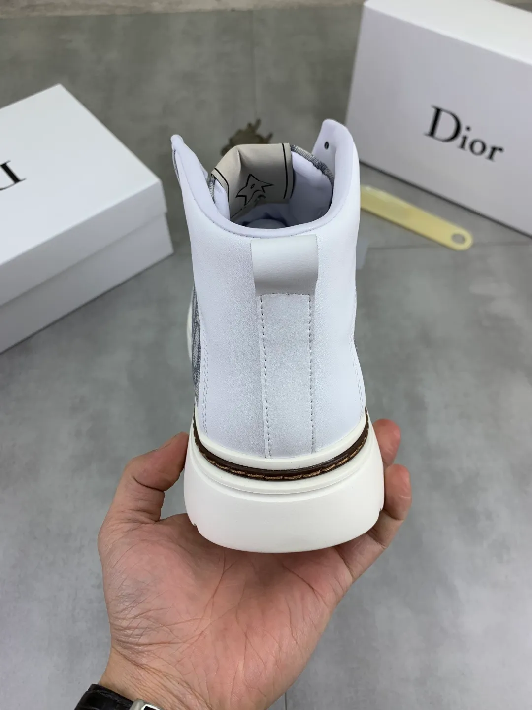 Men's Men's Shoes💰P420💰[New Style]🆘[Dior] Dior original lace-up high-top men's shoes Classic casual shoes 🔥This model is the official classic model with high quality and made by famous original designers. It is made of high-quality cowhide with original materials➕Comfortable and breathable mesh lining➕Pigskin insole. The perfect last shape and generous and fashionable design have attracted many consumers. Suitable for drivers to drive🚗What you want is the highest quality in the market. Color: 2️⃣Code number: 38--44